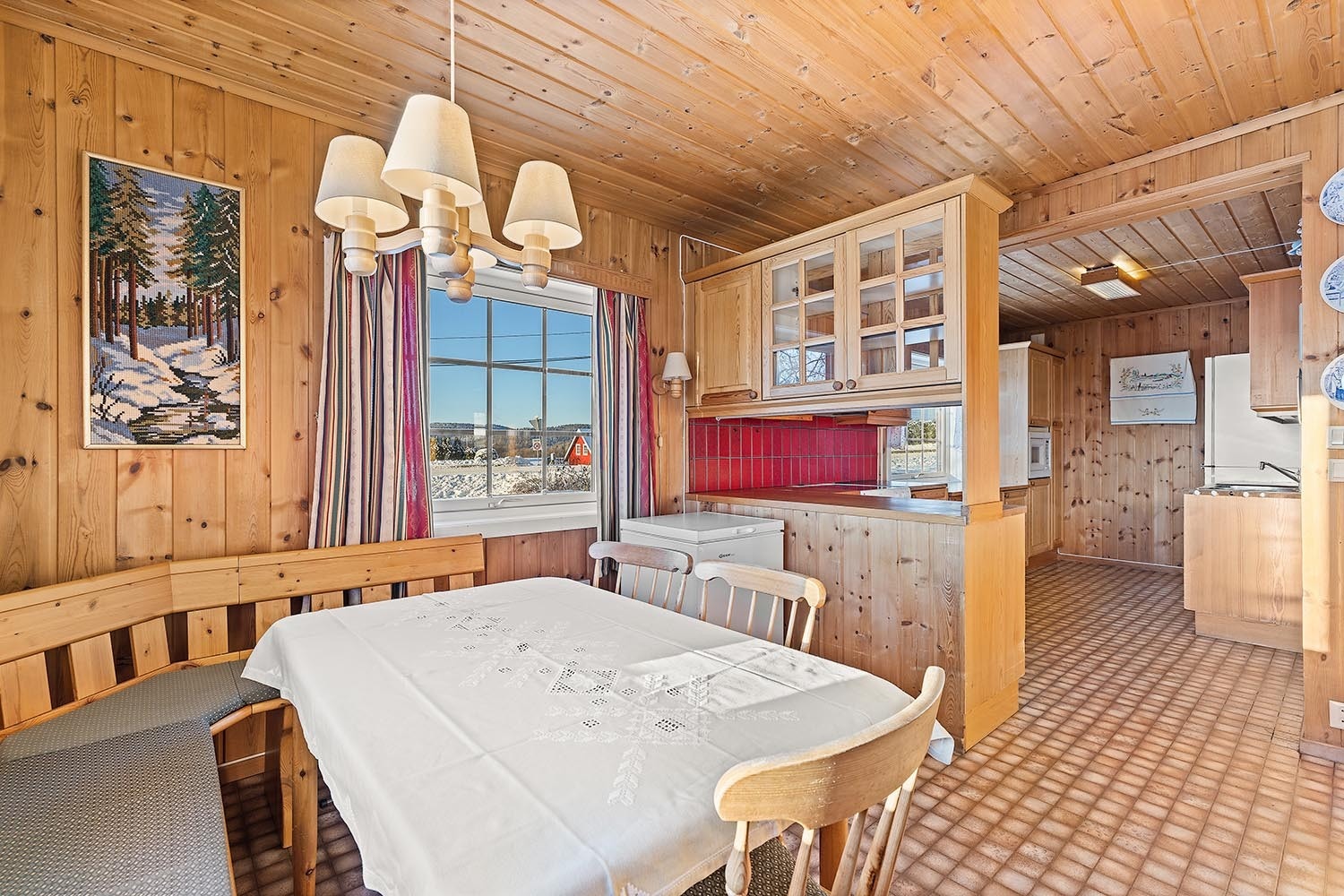 Kjøkkken og spisestue 1. etasje Galleribilde