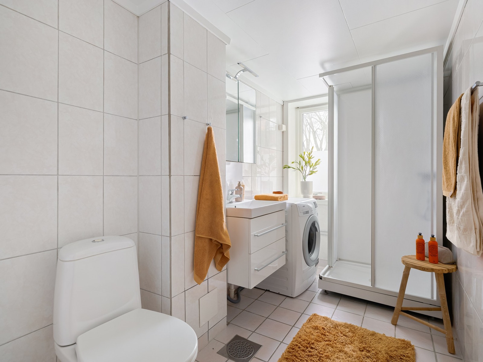 Fra entreen finner vi også inngangen til baderommet. Galleribilde