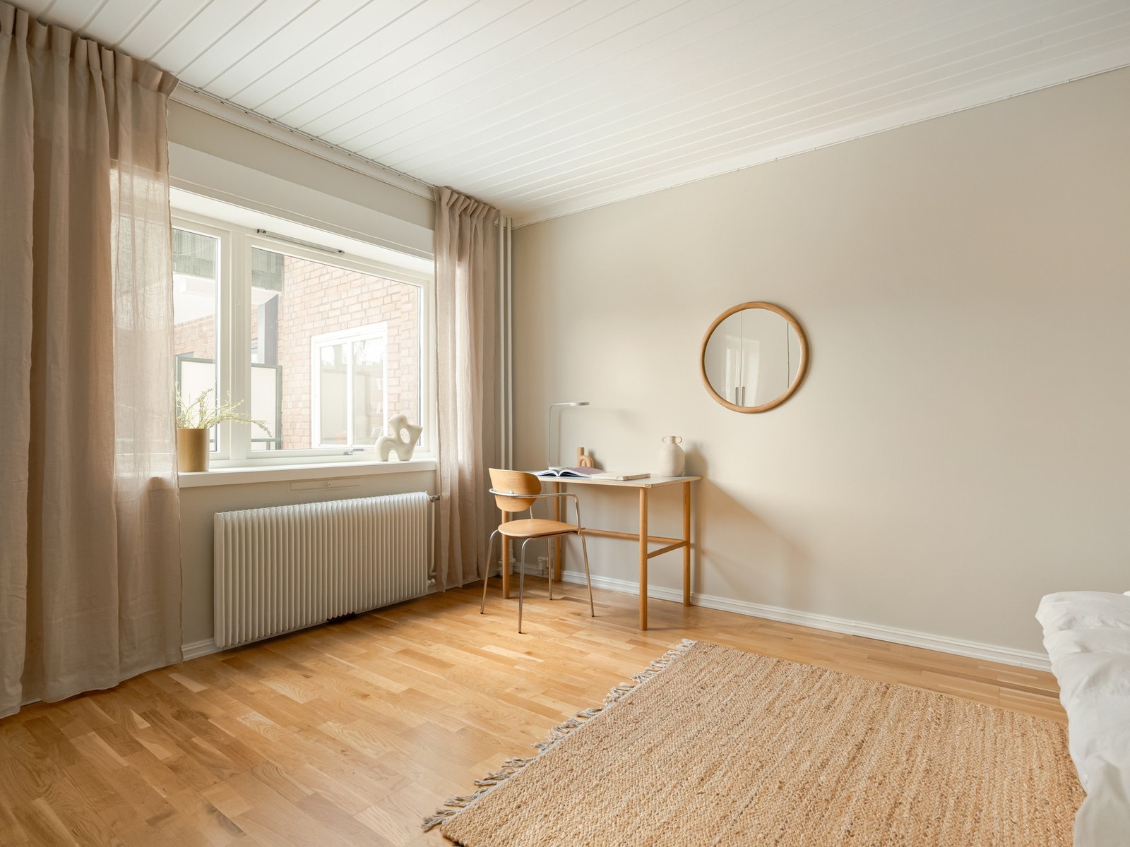 Soverommet blir varmet opp med vannbåren radiatorvarme, som er inkludert i fellestugiftene. Galleribilde