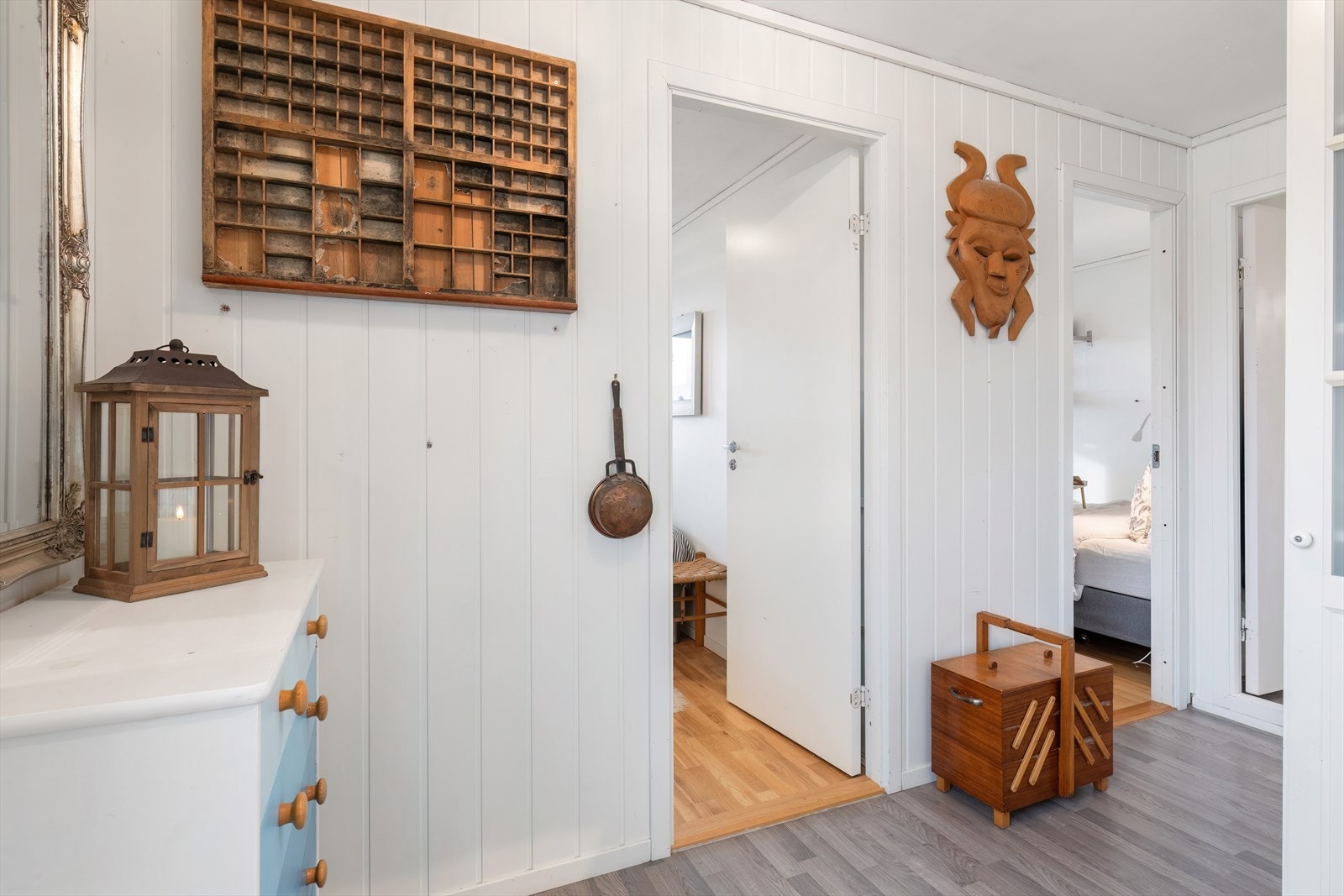 Gangen har adkomst til flere rom Galleribilde