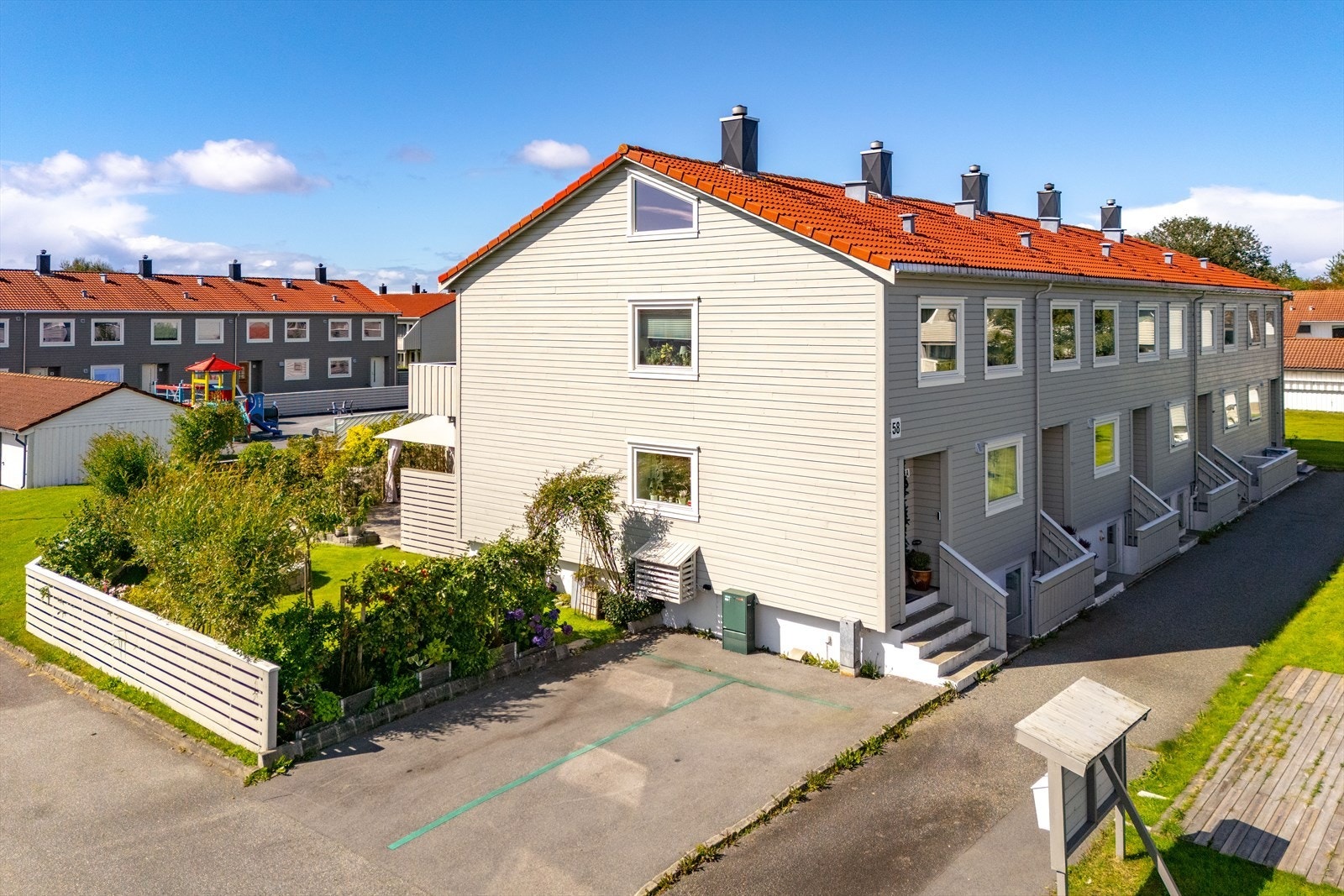 Yttervegger i tre med isolerglassvinduer fra 2022 Galleribilde