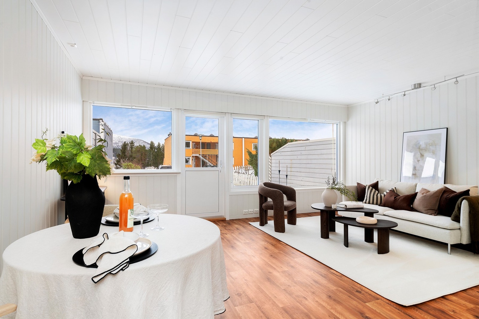 Genelerelt fremstår boligen som lys og fin. Galleribilde