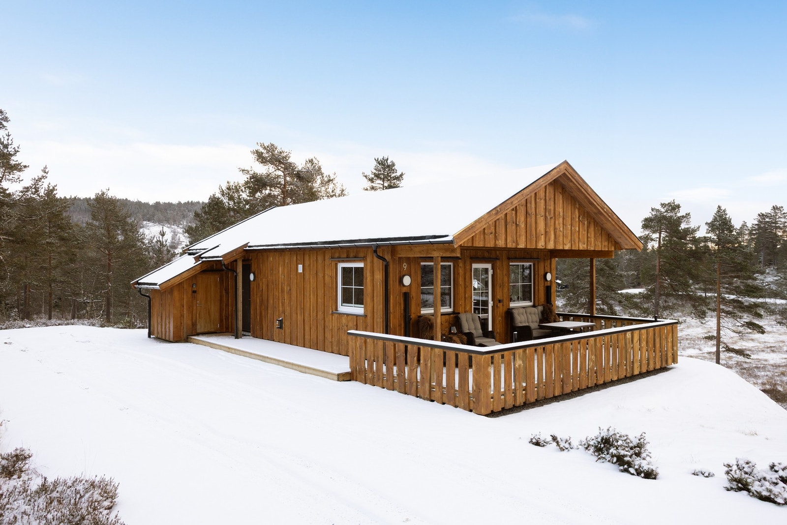 Det er montert automatisk dimming/av/på utelys på hytta Galleribilde