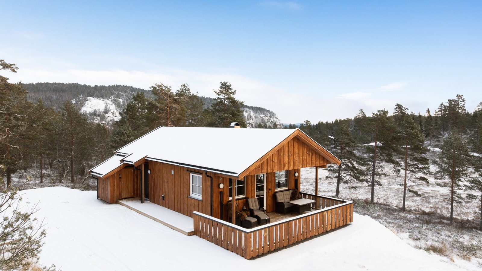 PrivatMegleren/v Marius Lundeberg Enger har gleden av å presentere Kyrtjønn 9 - En ny og meget lekker hytte i naturskjønne omgivelser.
Foto: THT foto Galleribilde