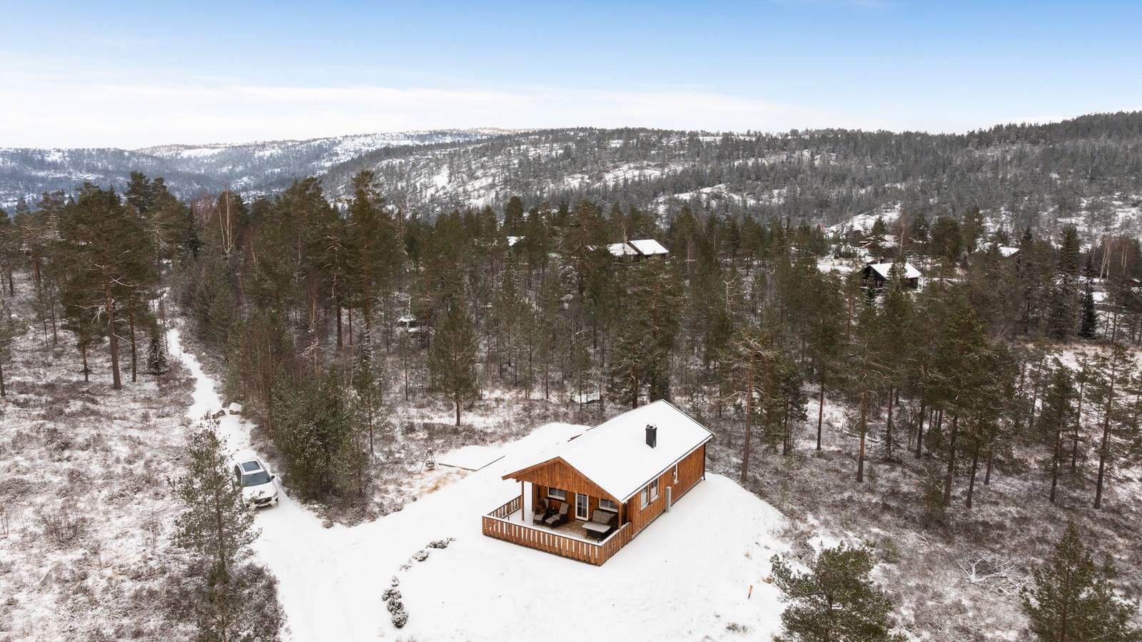 Brøyting kan kjøpes i en app etter behov og fungerer veldig bra. Man kan også avtale brøyting for sesongen. Hytteveiene holdes åpne. Galleribilde