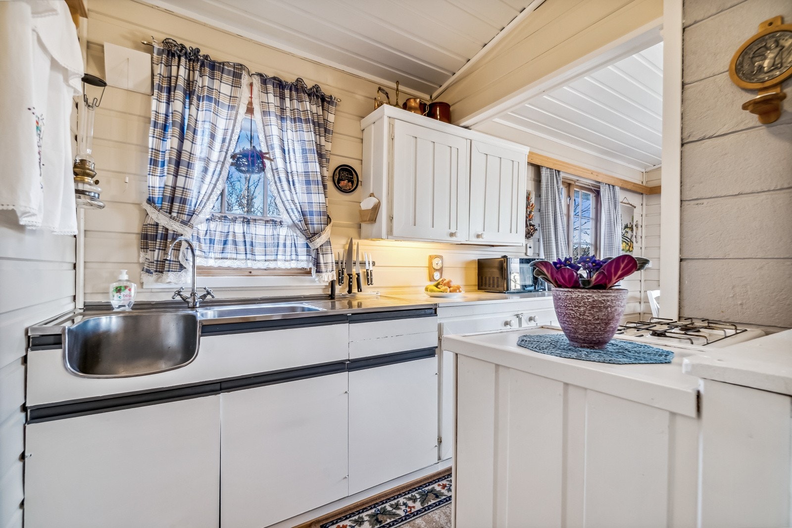 Det er innlagt sommervann fra bekk i nærheten. Galleribilde