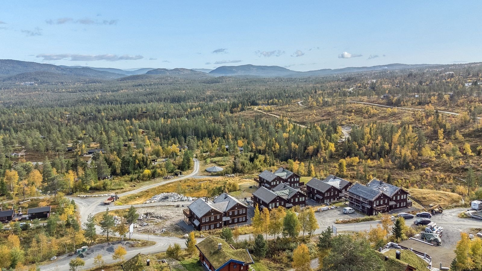 Her kan du også vandre fritt i skog og på snaufjell, finne et vann du kan bade og fiske i, eller bare en fin plass du kan slå leir for natten. Galleribilde