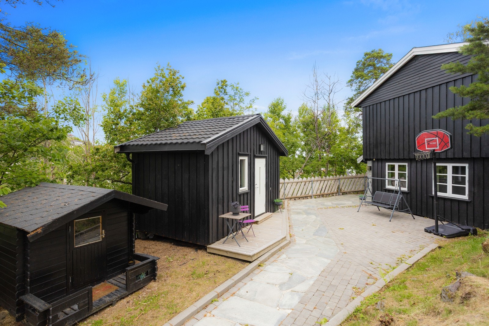 Dukkestue, anneks og basket - litt for enhver alder.... Galleribilde