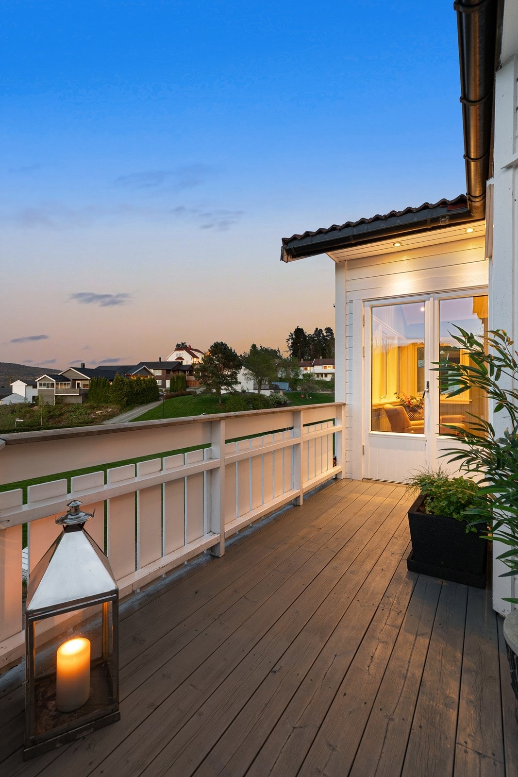 Terrasse utenfor stuen i 1.etg Galleribilde