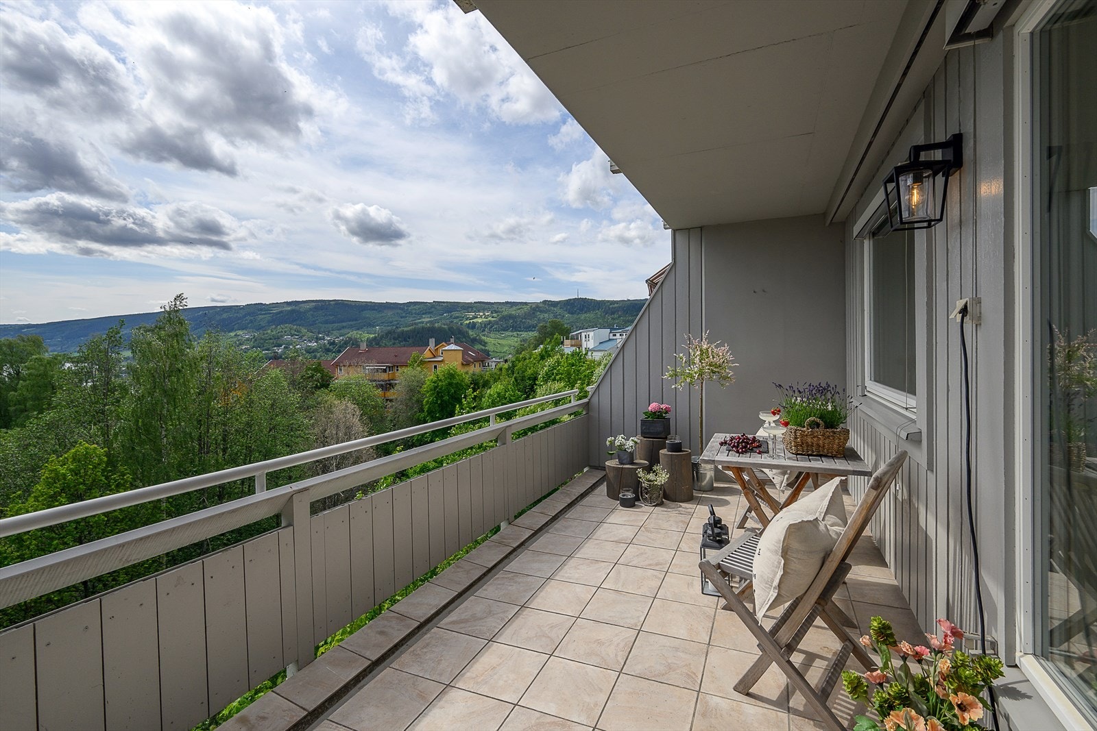 Den romslige terrassen har fine møbleringsmuligheter. Galleribilde