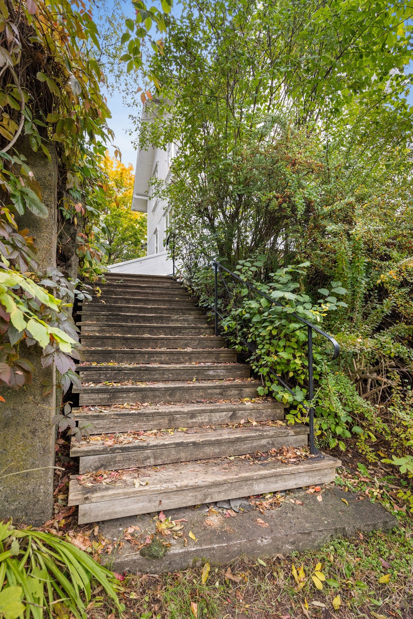 Den klassiske eiendommen "Rudheim" er en unik mulighet for deg som drømmer om å bo i et hus med sjel! Denne sjarmerende Jugendvillaen fra 1914 har mange muligheter. Galleribilde