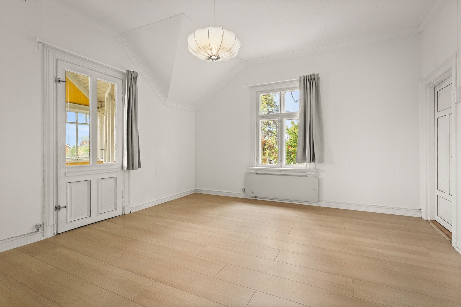 Oppussingsobjekt | Store og lyse rom med god takhøyde Galleribilde