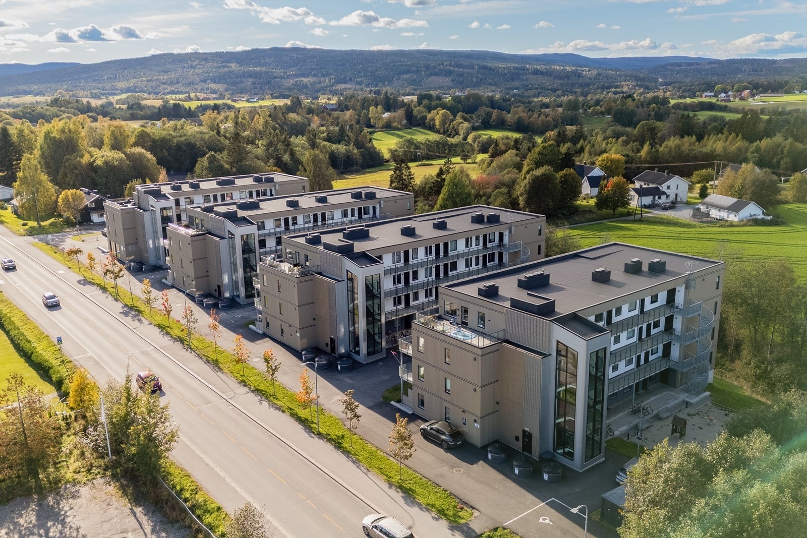 Leiligheten ligger meget sentralt til i Maura og bygget viser god kvalitet. Galleribilde