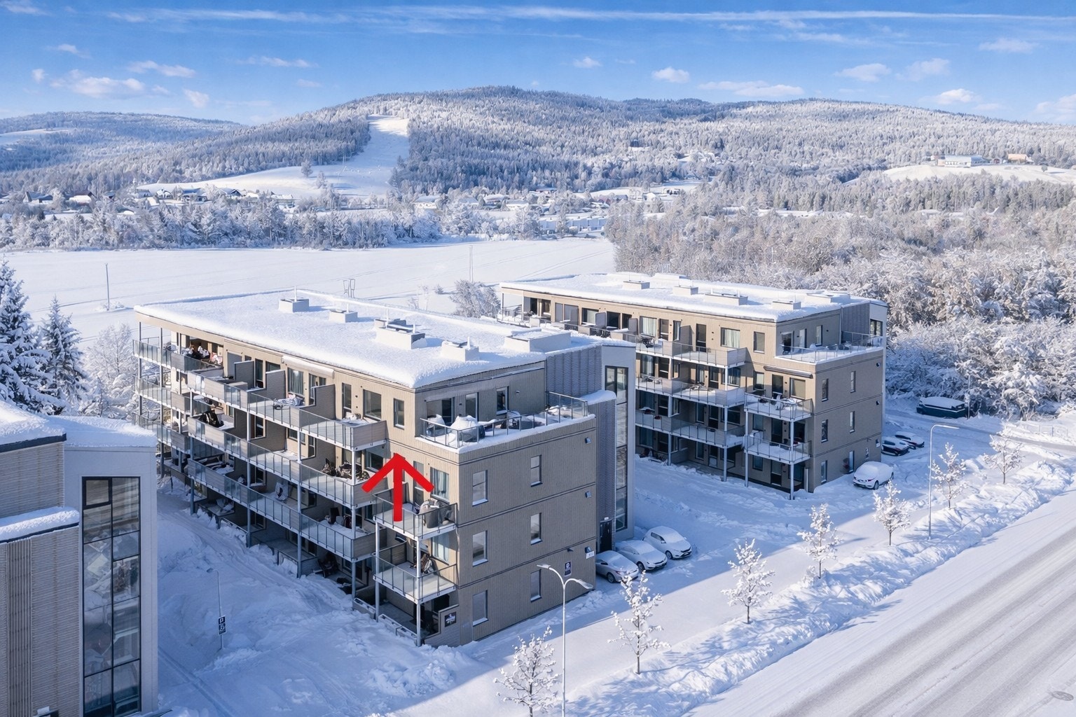 Leiligheten har to balkonger - Her kan sola nytes på varme sommerdager ! Vinterbilde laget med Ai. Galleribilde