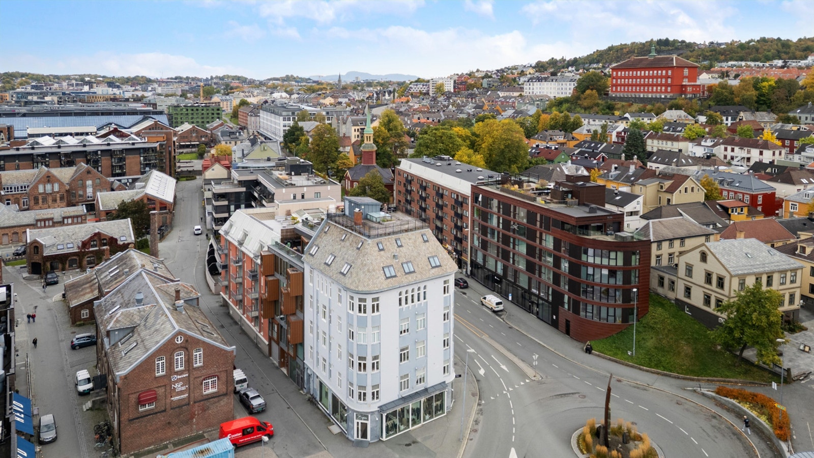 Lademoparken og Festningsparken ligger bare et steinkast unna - perfekt for rekreasjon, piknik eller en rolig spasertur i grønne omgivelser. Galleribilde