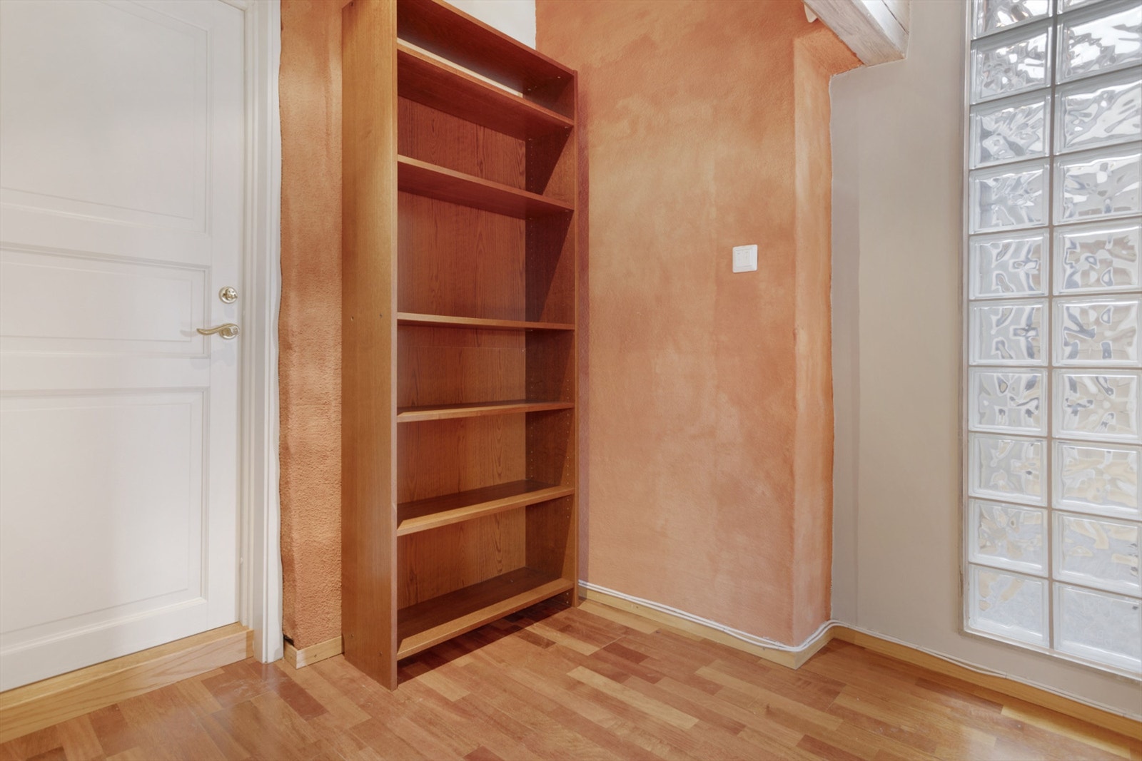 Soverommet disponerer en praktisk bod på 6 kvm (gulvareal) med gode oppbevaringsmuligheter. Galleribilde