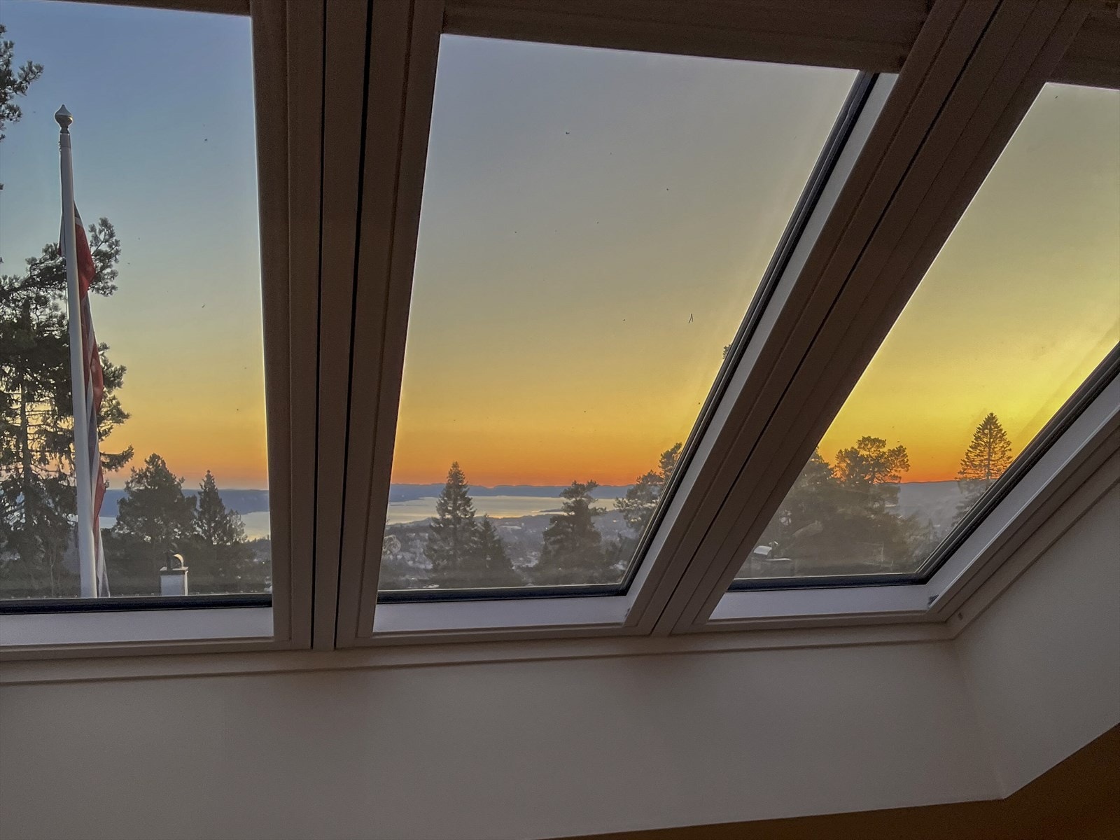 Vakker usikt over Oslofjorden mot Nesodden og Drøbaksundet. Galleribilde