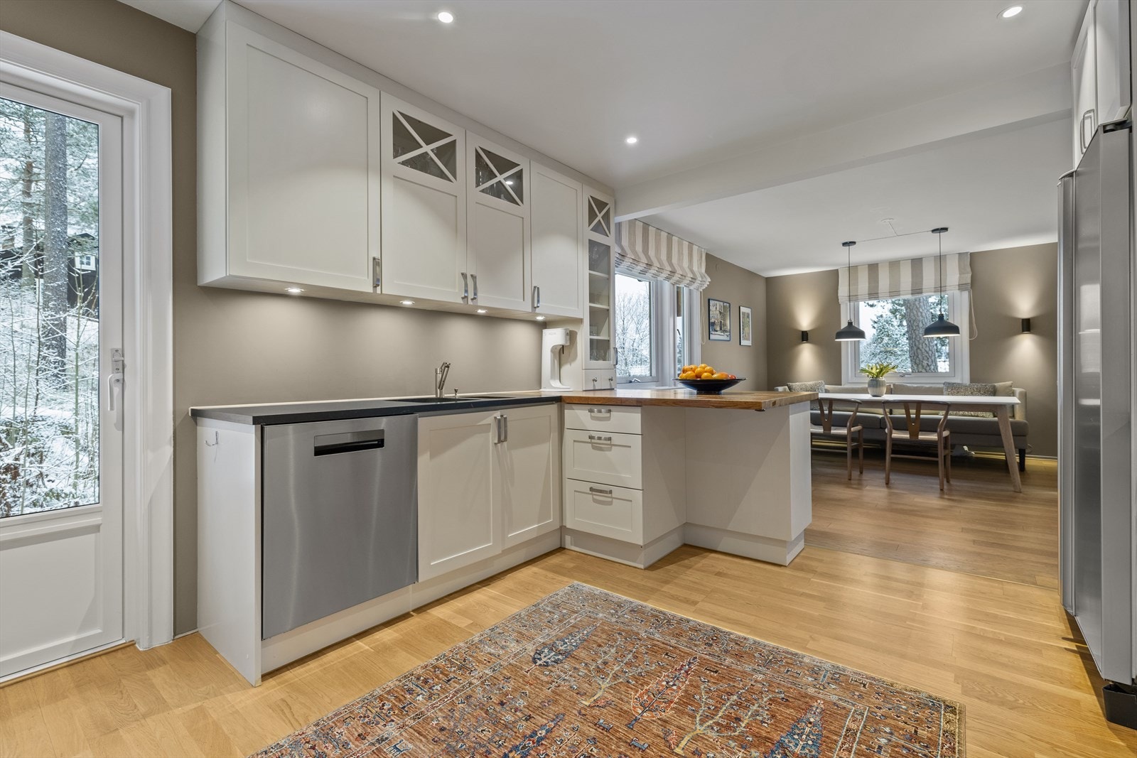 Integrerte hvitevarer samt kjøl/frys medfølger. Galleribilde