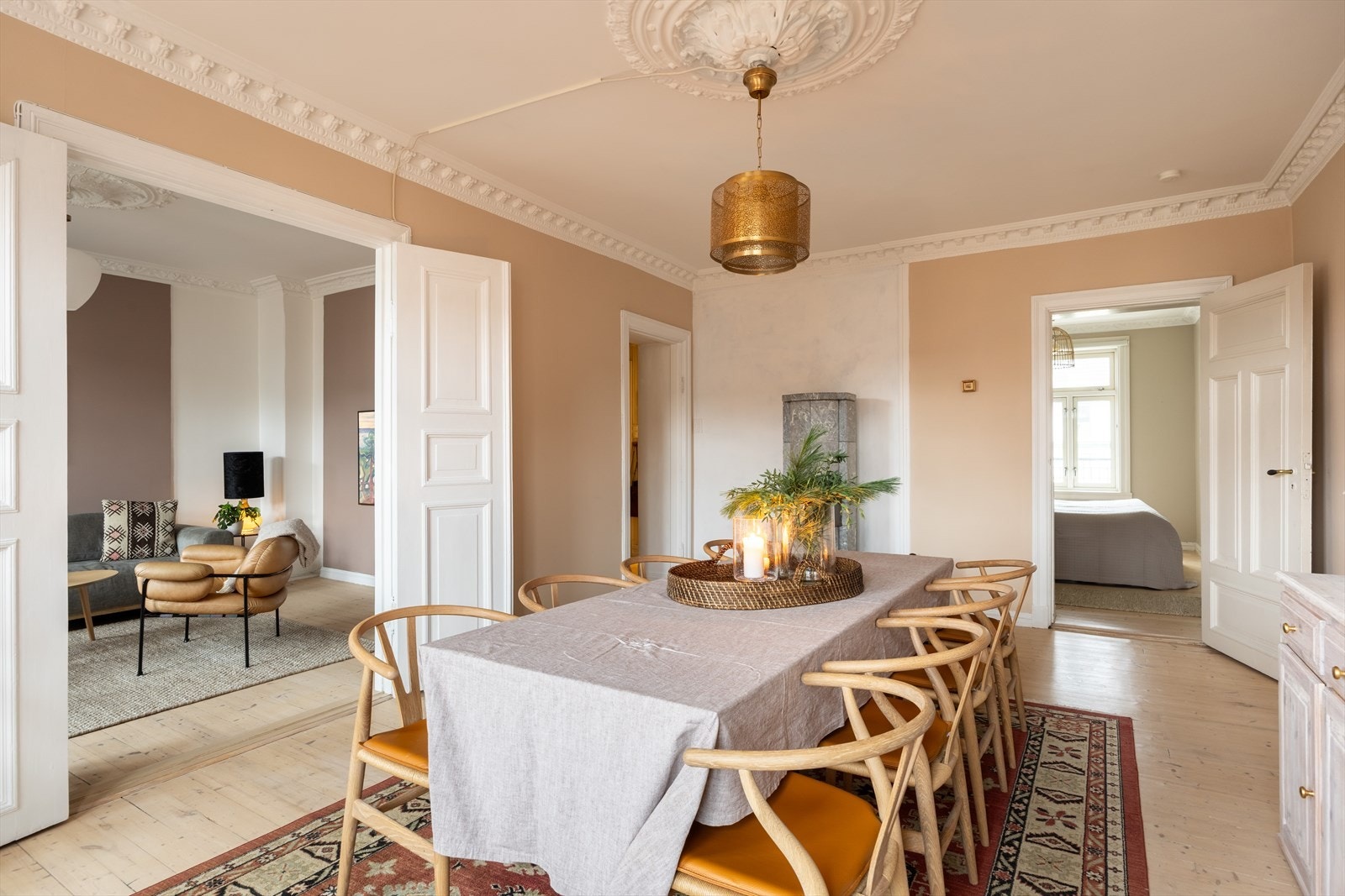 Doble fløydører inn til stue Galleribilde