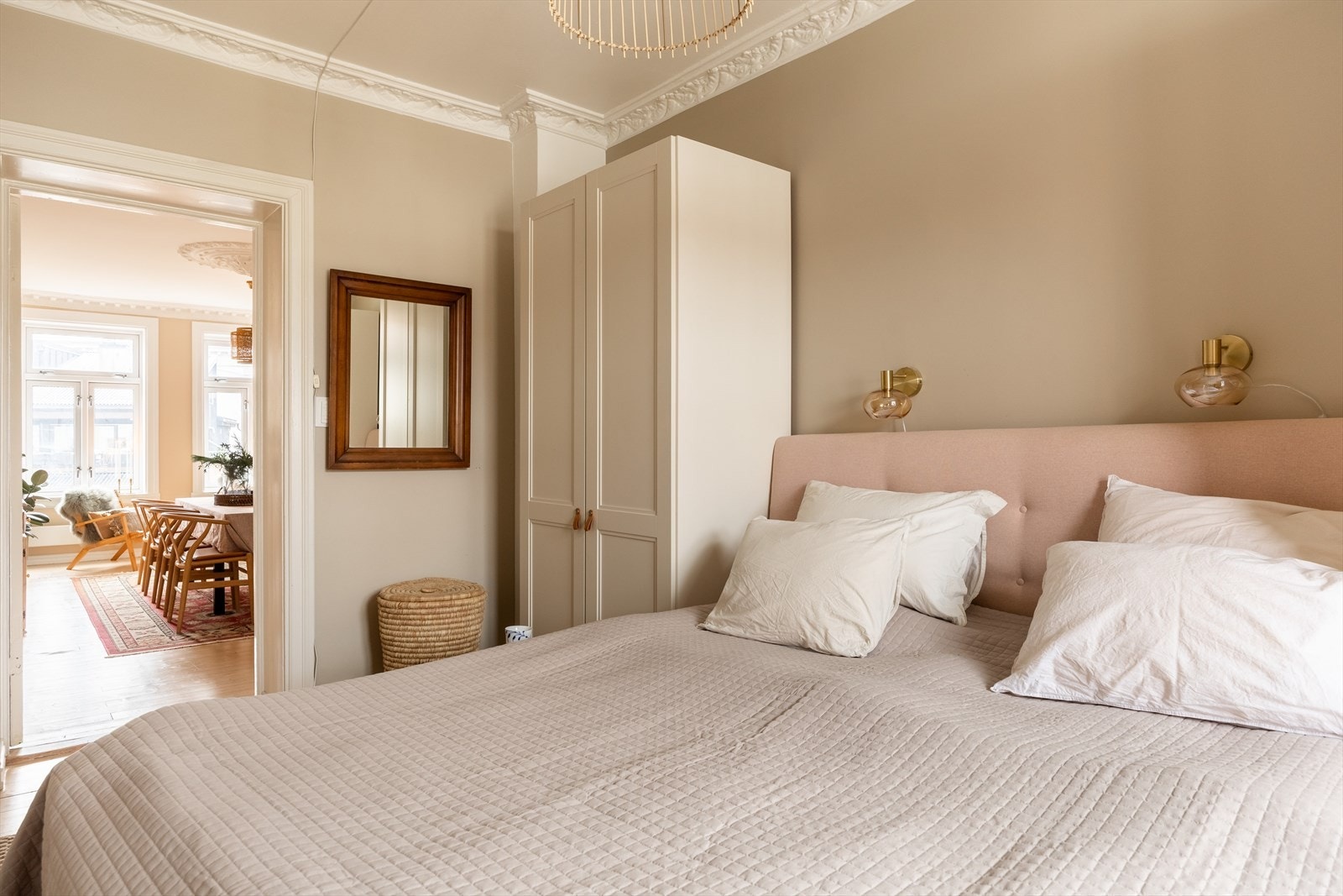 God lagringsplass på soverom i garderobeskap Galleribilde