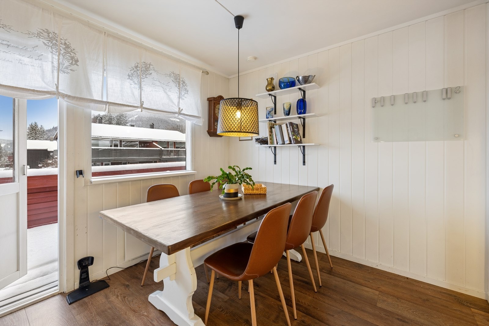 God plass til spisegruppe hvor familie og venner kan samles til hyggelige måltider. Galleribilde