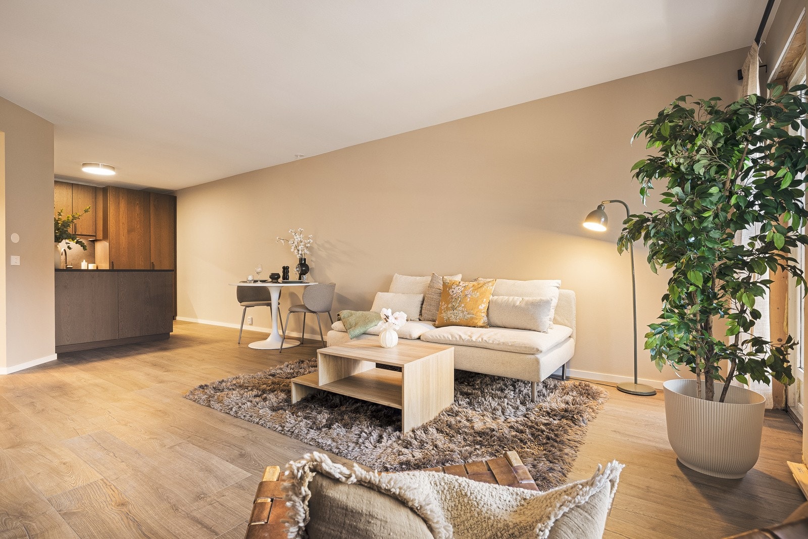 - Leiligheten er i stor grad oppusset i 2025, og alt er nytt - med unntak av gulv og fliser på bad, og dermed membranløsning m.m - Galleribilde