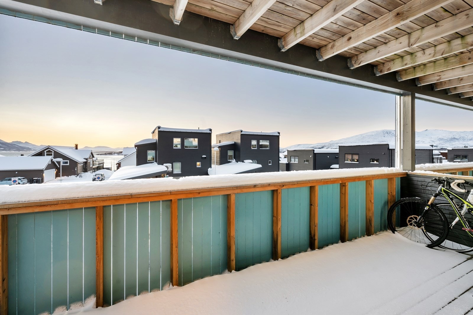 På plan to finner du balkong nummer to, takoverbygd med fantastisk utsikt. Galleribilde