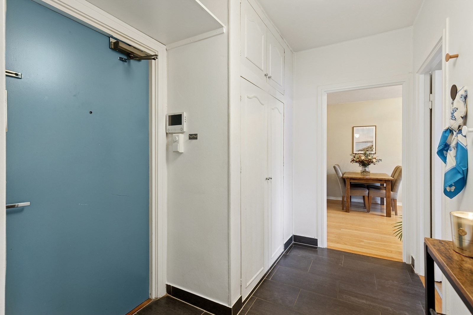 Leilighetens inngangsparti. Velkommen inn! Galleribilde