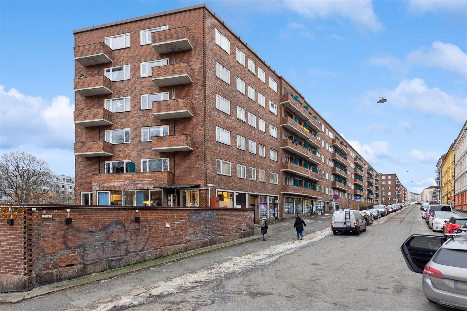 Leiligheten ligger i en bygård fra 1937 på populære St.Hanshaugen i Oslo. Galleribilde