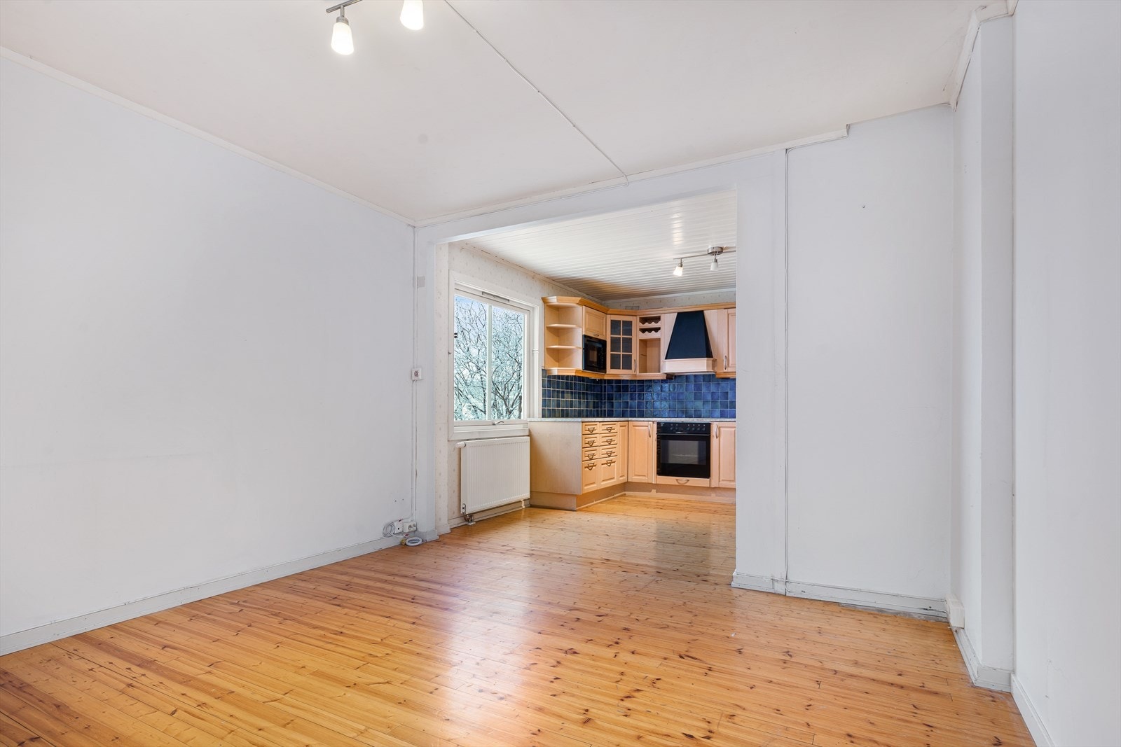 I kjøkken/stue er de orginale tregulvene behold. Galleribilde