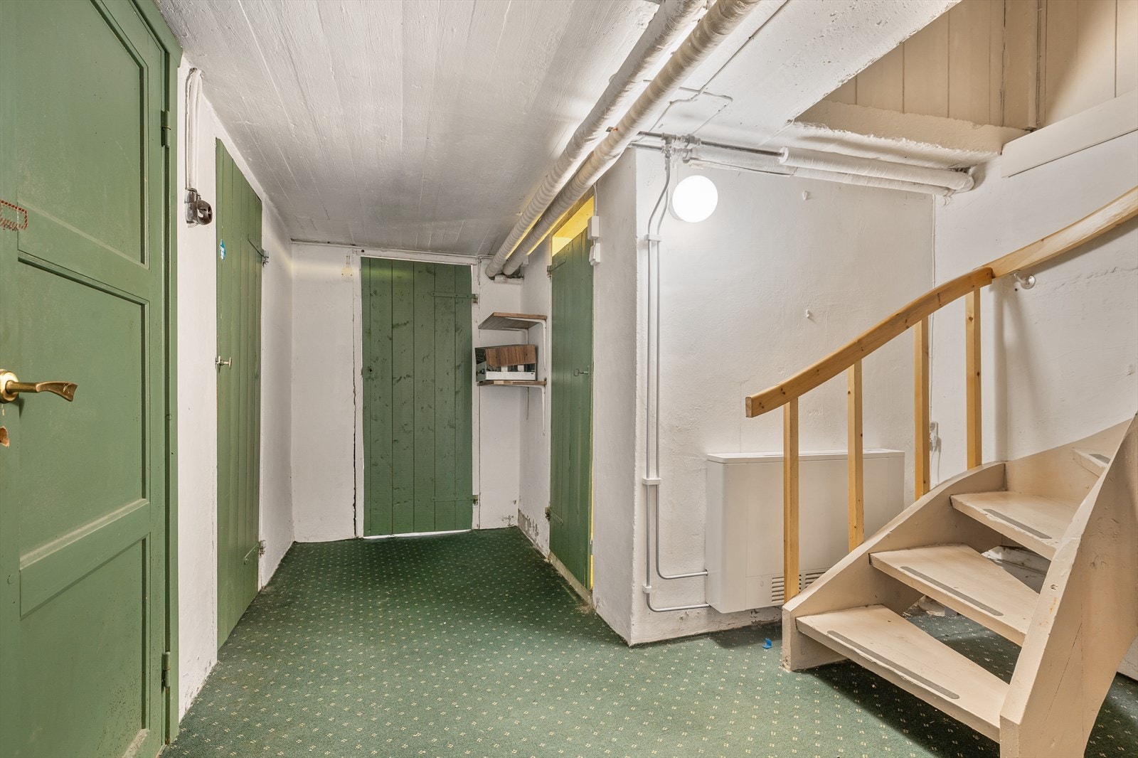 Kjelleren består av vaskerom, våtrom, bodareal og uinnredet rom. Galleribilde