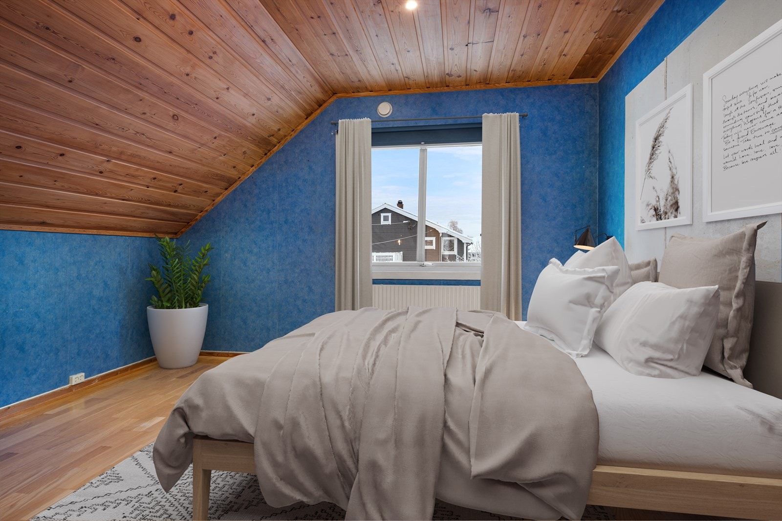 I 2.etasje finner man ytterligere tre soverom. Digitalt møblert. Galleribilde