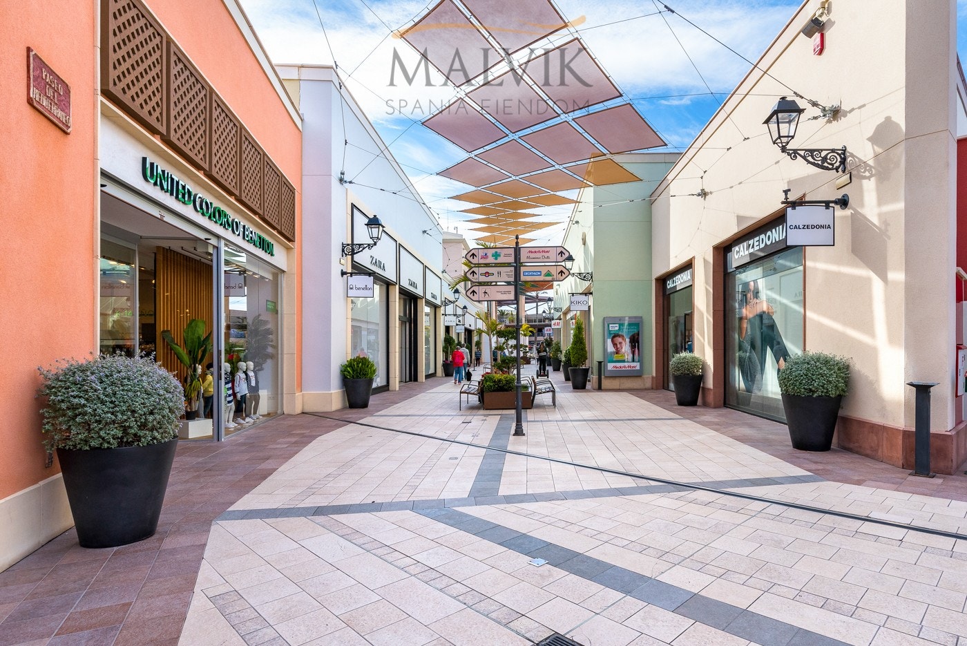 Zenia Boulevard Kjøpesenter ligger ca. 3 km. fra Punta Prima. Her finnes en mengde butikker og restauranter. Galleribilde