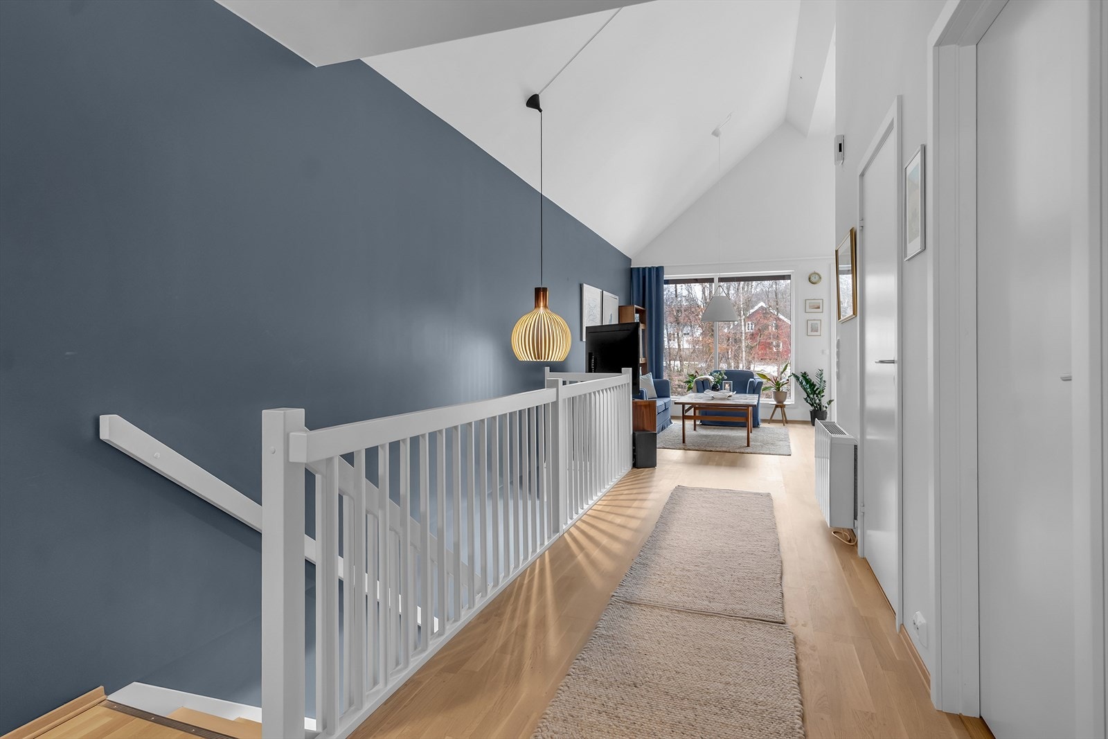 Stue / gang | Generøs takhøyde. Galleribilde