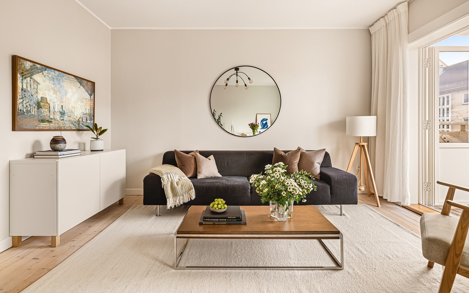 Kabel-TV og bredbånd (grunnpakke fra Telia) er inkludert i felleskostnadene, slik at alt er klart til å tas i bruk. Galleribilde