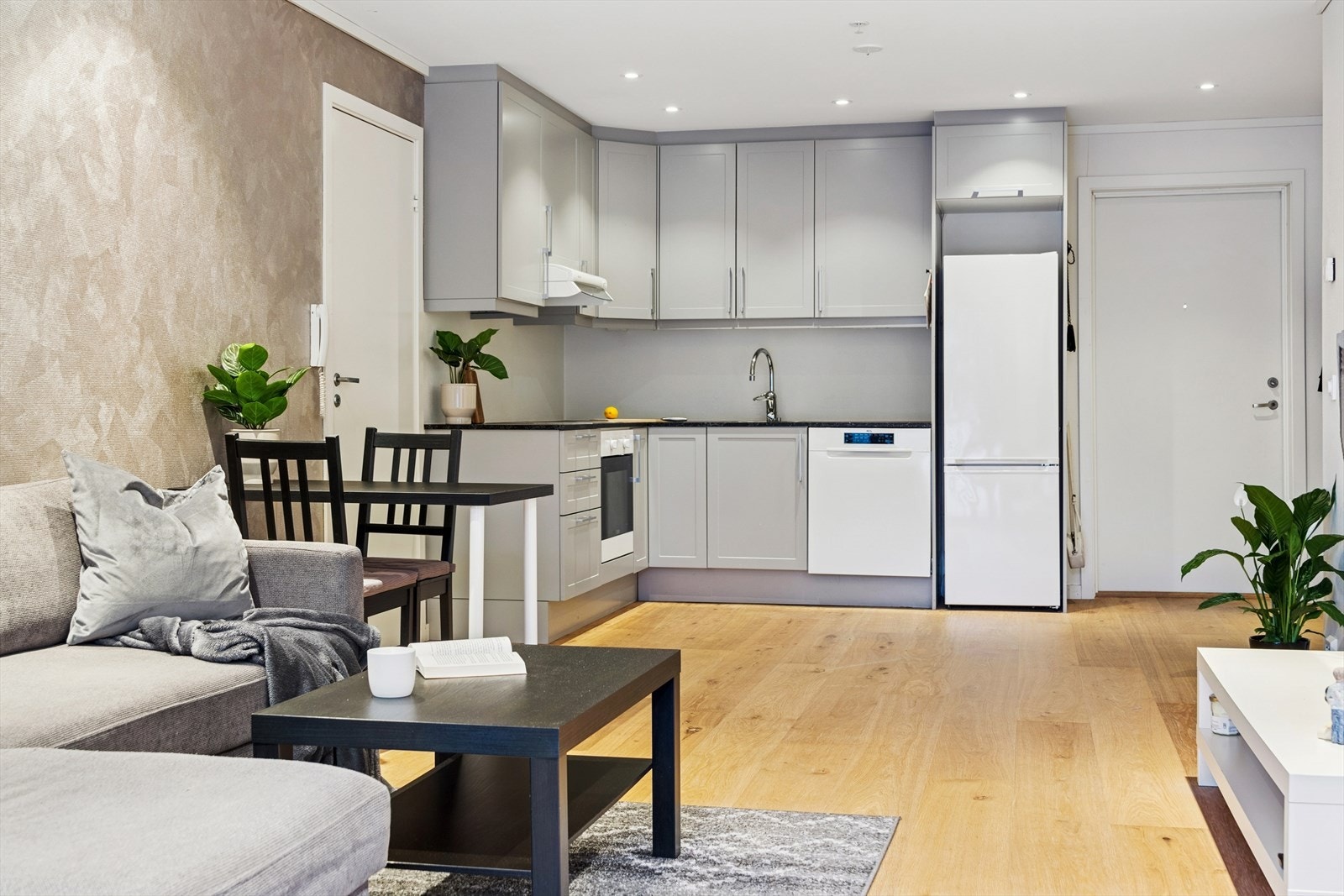 Her kan du sikre deg en pen 3-roms leilighet med garasjeplass i kjeller. Galleribilde