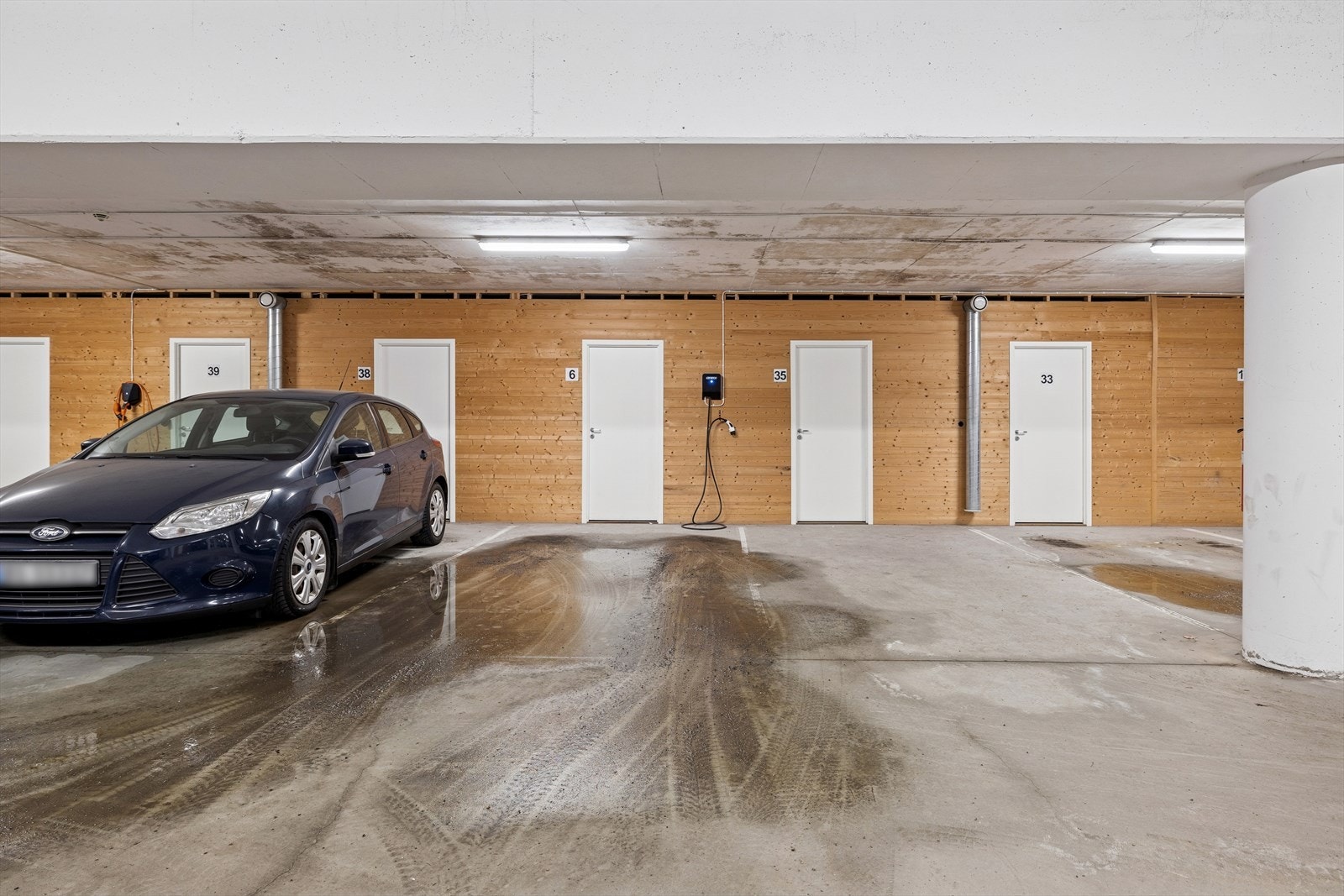 Garasjeplass Galleribilde