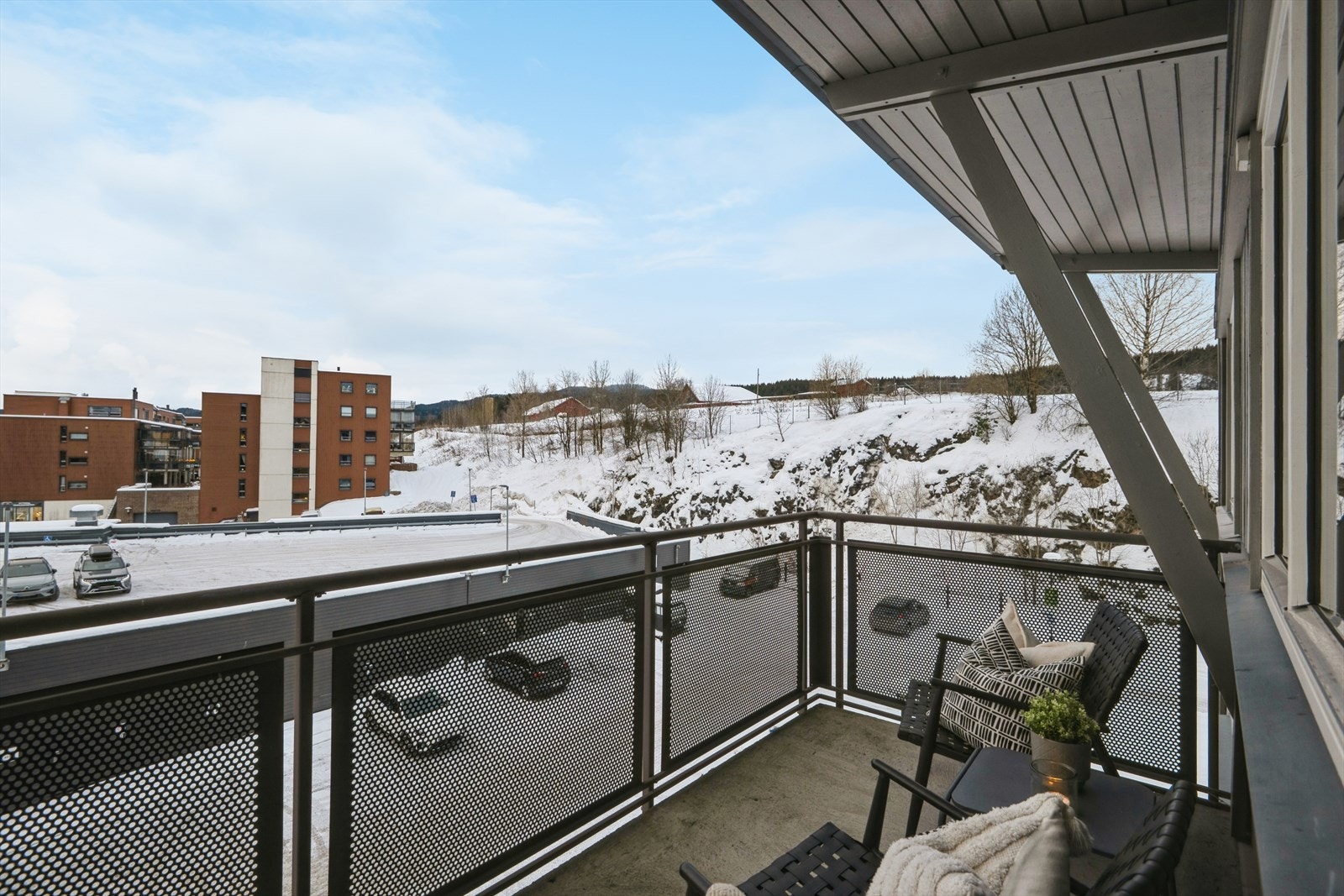 Fra stuen er det utgang til en sørvendt balkong på 6 m². Galleribilde