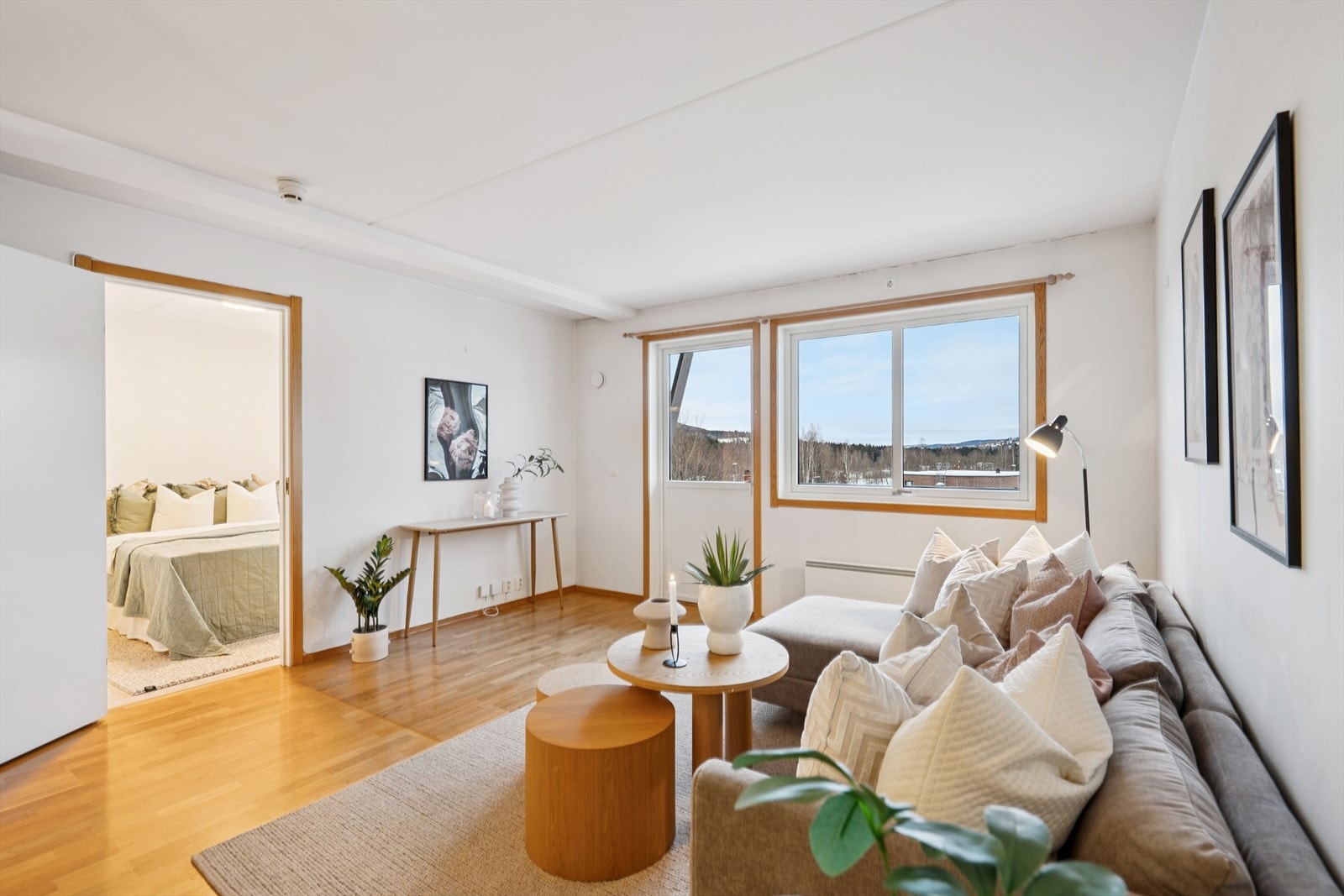 Velkommen til Mattias Skytters Vei 159! Lys og koselig leilighet med store vindusflater som slipper inn godt med dagslys. Galleribilde