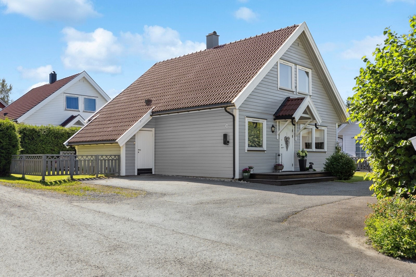 Her bor du med kort gangavstand til skoler, barnehager og kommersielle fasiliteter som Vestby Storsenter og togstasjon. Galleribilde