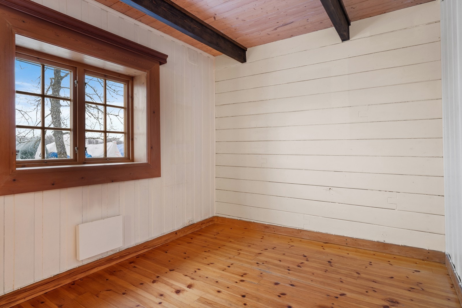 Rom som gir plass til spisestue eller spisegruppe Galleribilde