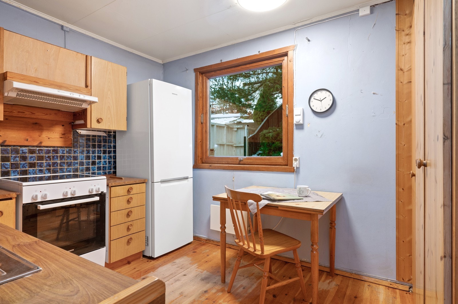 Vindusflate på kjøkkenet gir godt lysinnslipp Galleribilde