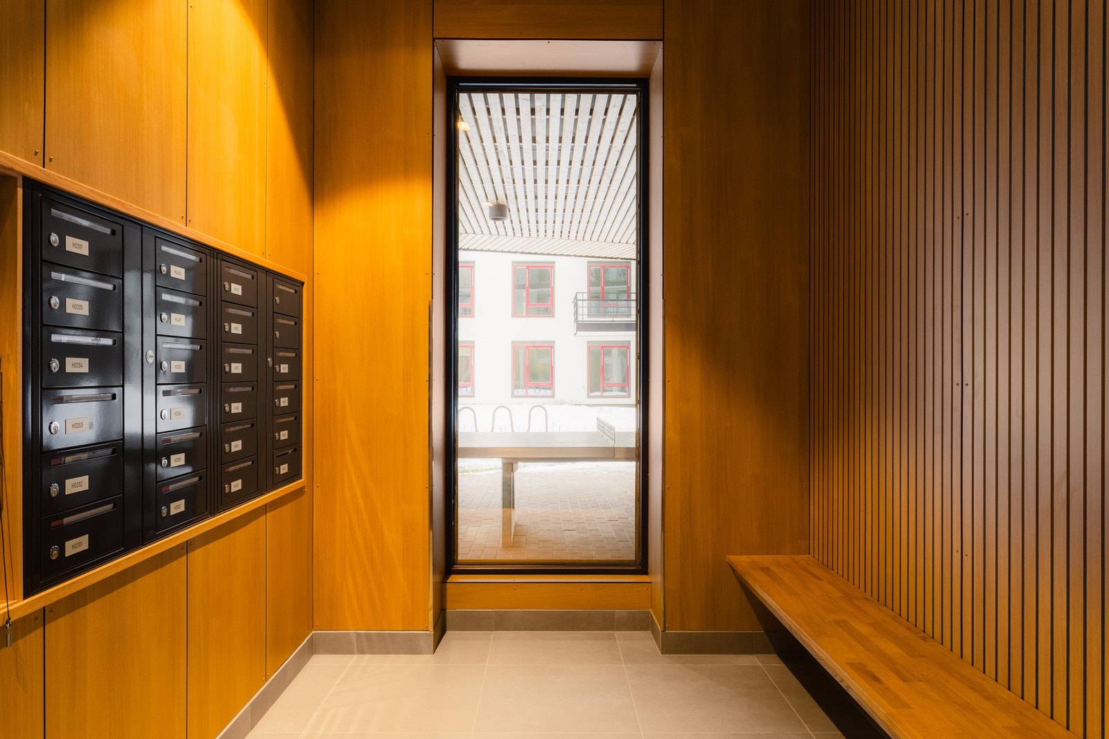 Her har du gangavstand til alt du trenger i hverdagen, inkludert et bredt utvalg av servicetilbud og et godt kollektivtilbud med enkel tilgang til Oslo sentrum. Galleribilde