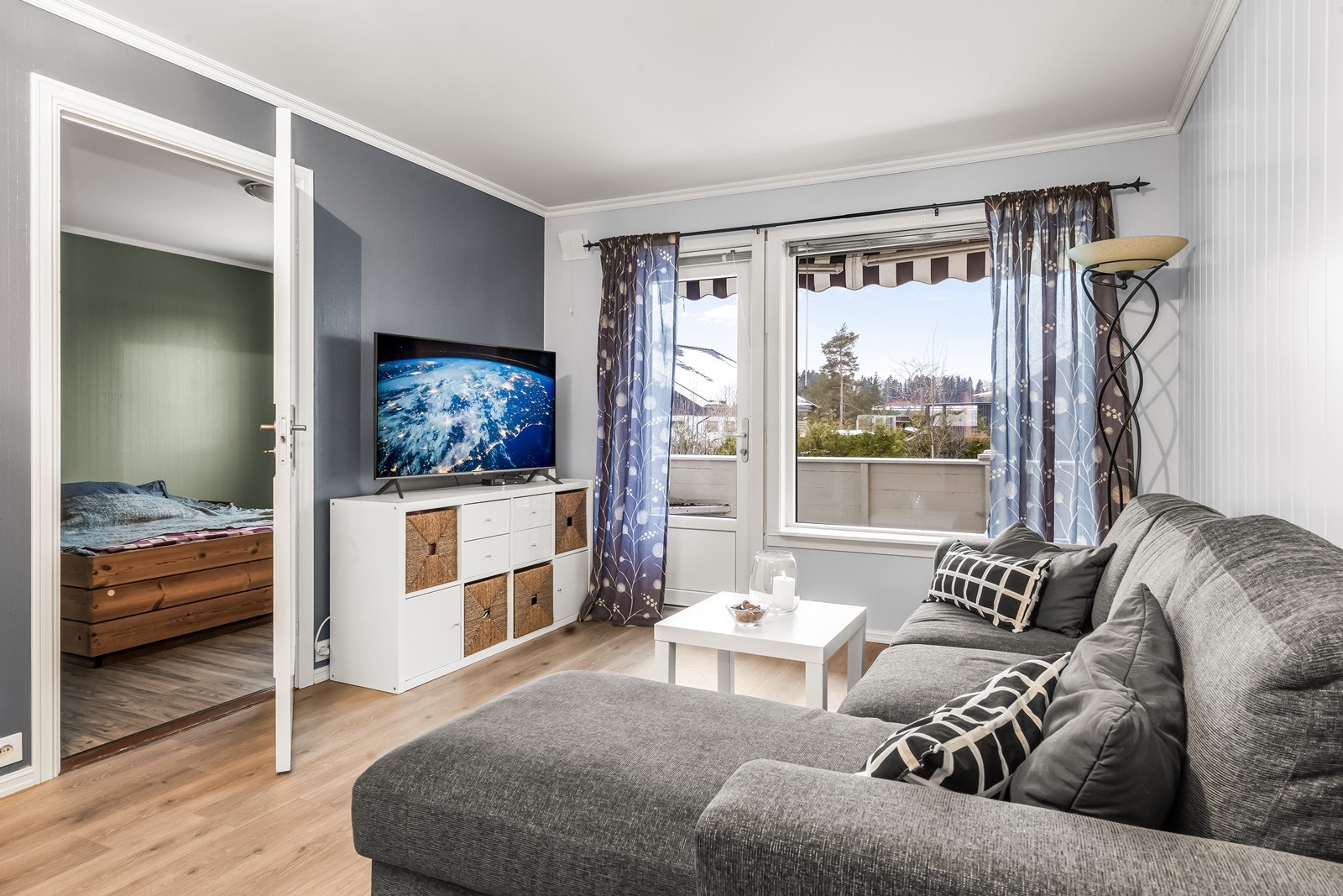 Direkte forbindelse til soverommet fra stuen gir praktisk tilgjengelighet. Galleribilde