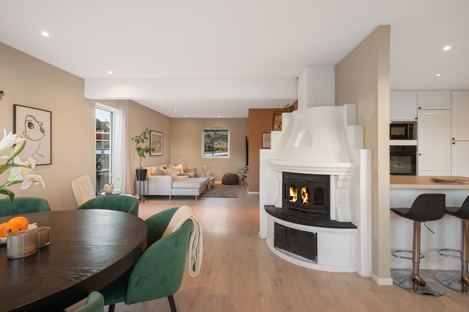 - Boligen har peis og luft-til-luft varmepumpe fra 2025! Dette bidrar til lavere strømutgifter - Galleribilde