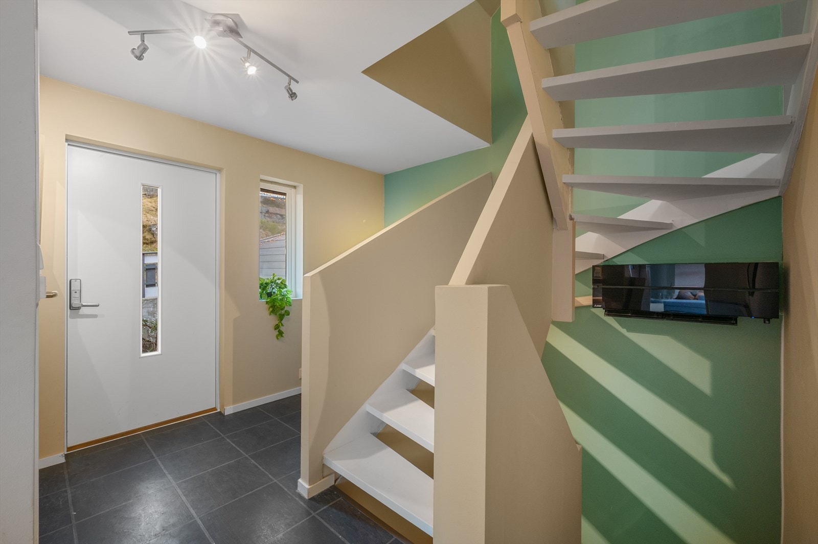 - Vi beveger oss ned i boligens underetasje - Galleribilde