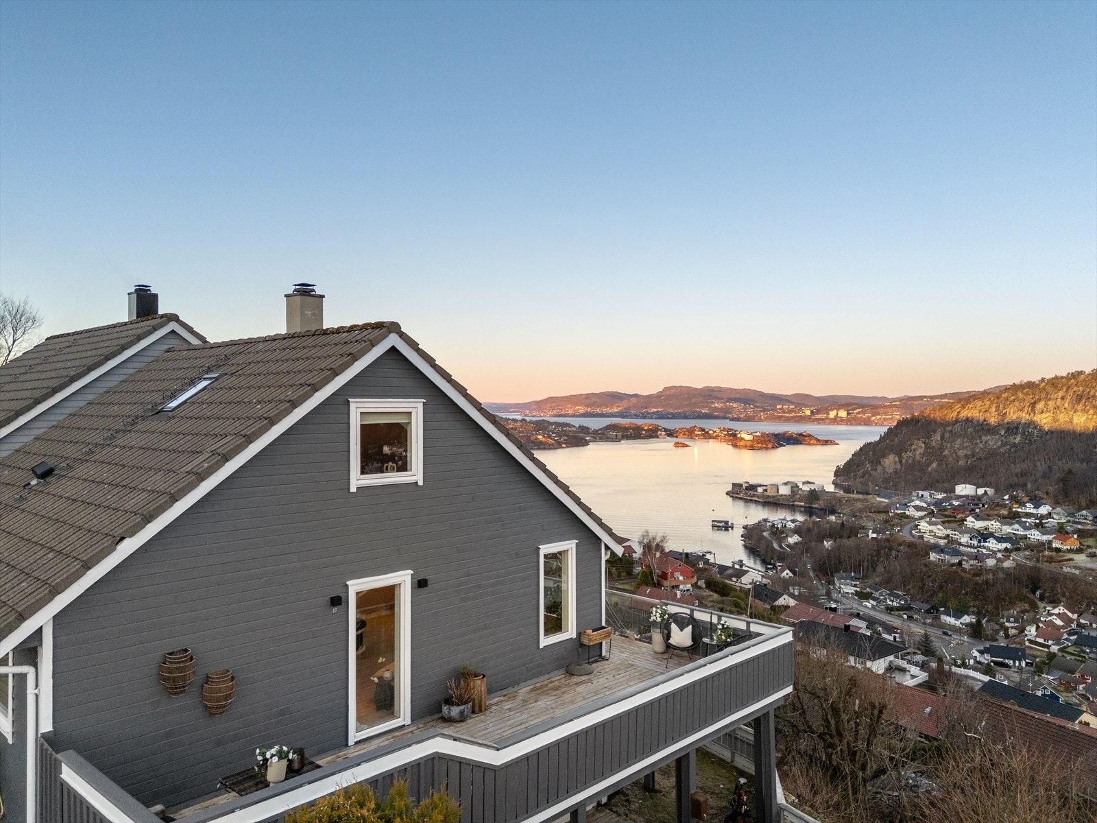 - Lekker og innholdsrik halvpart av tomannsbolig i et etablert og barnevennlig boligområde - Galleribilde