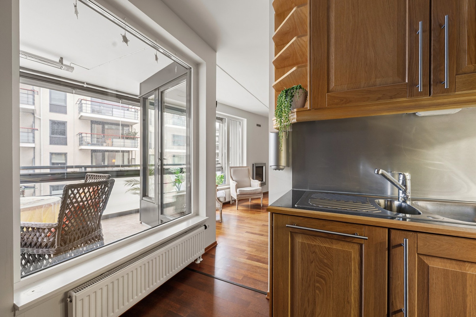 Det er lett å bruke balkongen som frokostbalkong store deler av året. Galleribilde