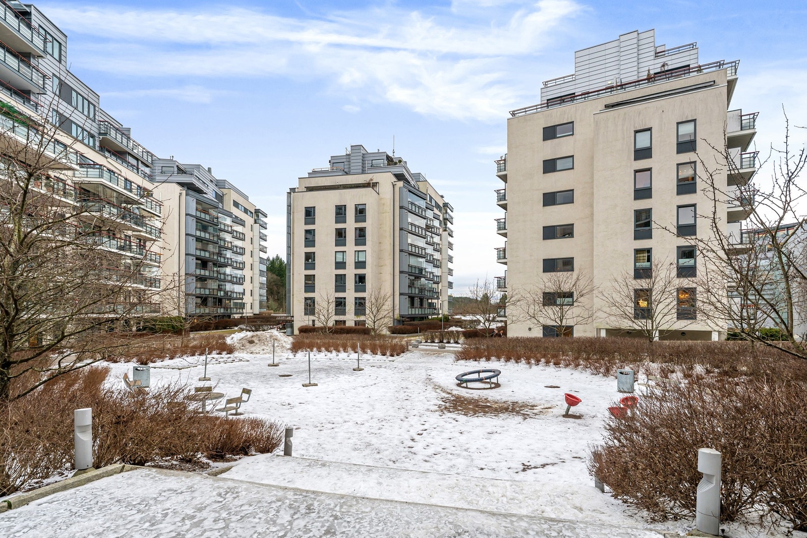 Bestumkilen Boligsameie er et etablert og veldrevet sameie.
Boligselskapet er en del av Sjølyststranda Garasjesameie (SGS) og Sjølyststranda Driftsameie (SDS). Galleribilde