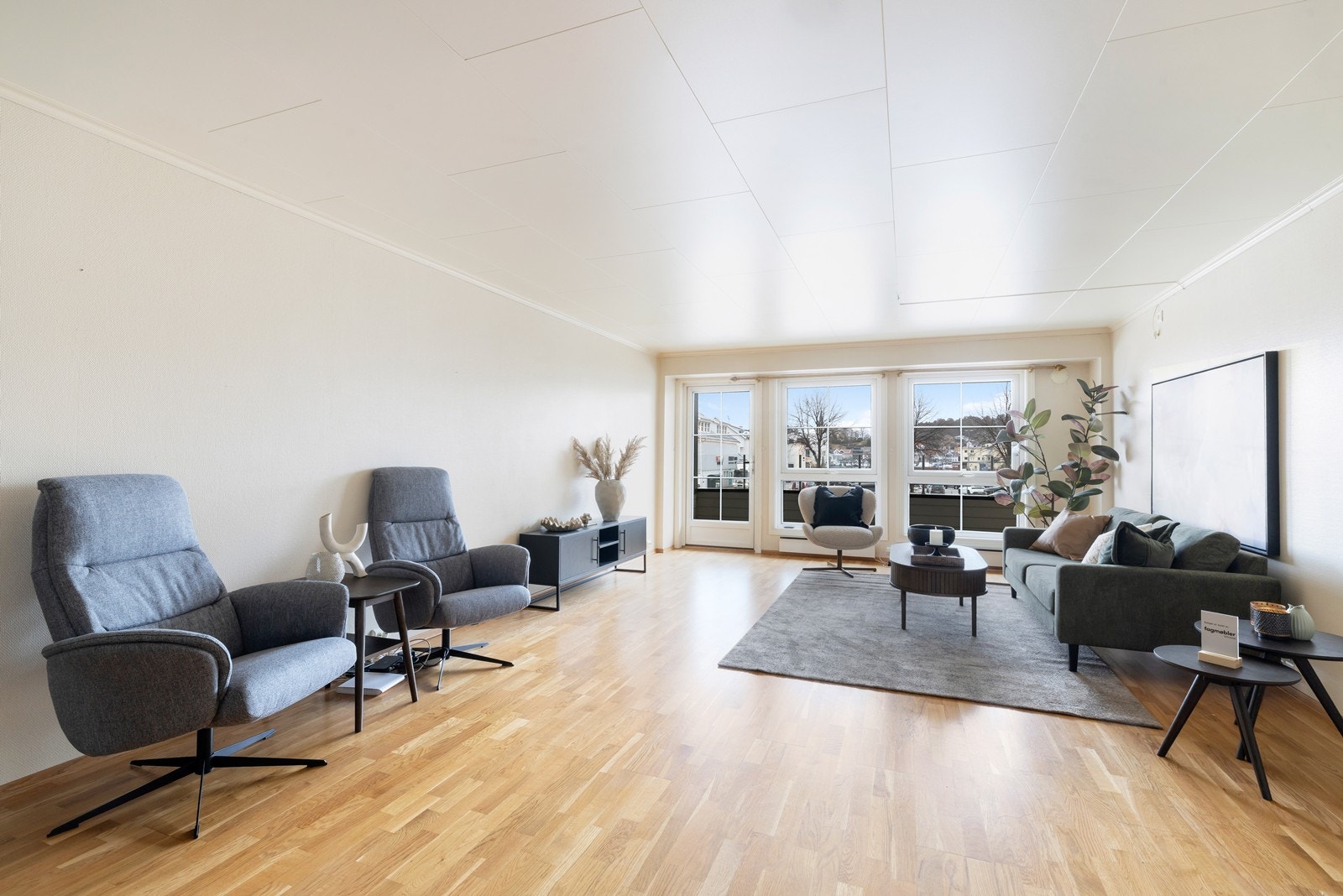 Videre inn til åpen stue/ kjøkken løsning. Galleribilde